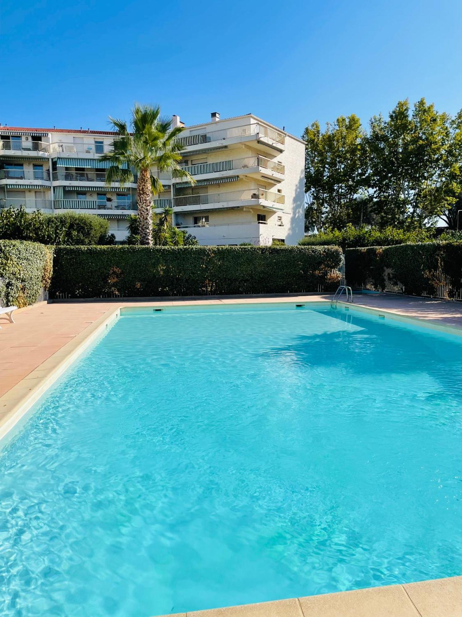 Studio De Standing Climatise, Avec Piscine, Proche De La Mer Fréjus Exteriér fotografie